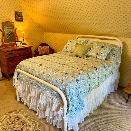 Pansy'S Parlor Bed & Breakfast Golden Zewnętrze zdjęcie