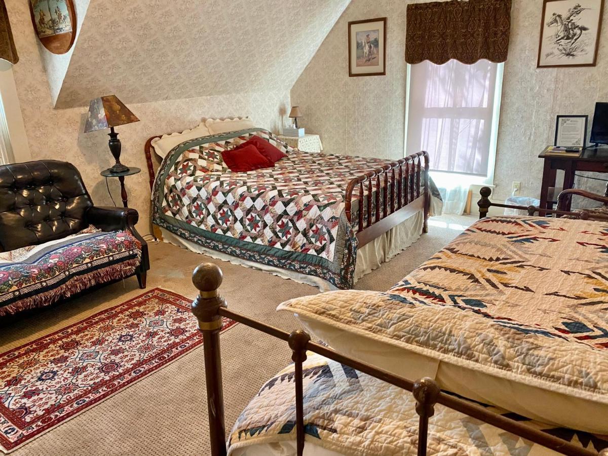 Pansy'S Parlor Bed & Breakfast Golden Zewnętrze zdjęcie