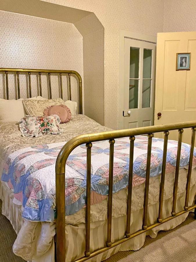 Pansy'S Parlor Bed & Breakfast Golden Zewnętrze zdjęcie
