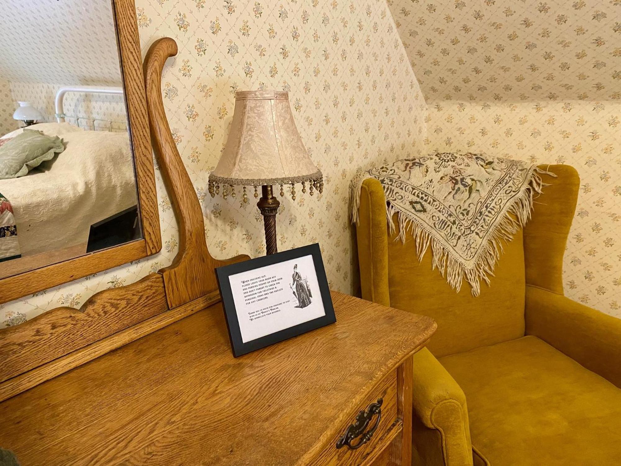 Pansy'S Parlor Bed & Breakfast Golden Zewnętrze zdjęcie